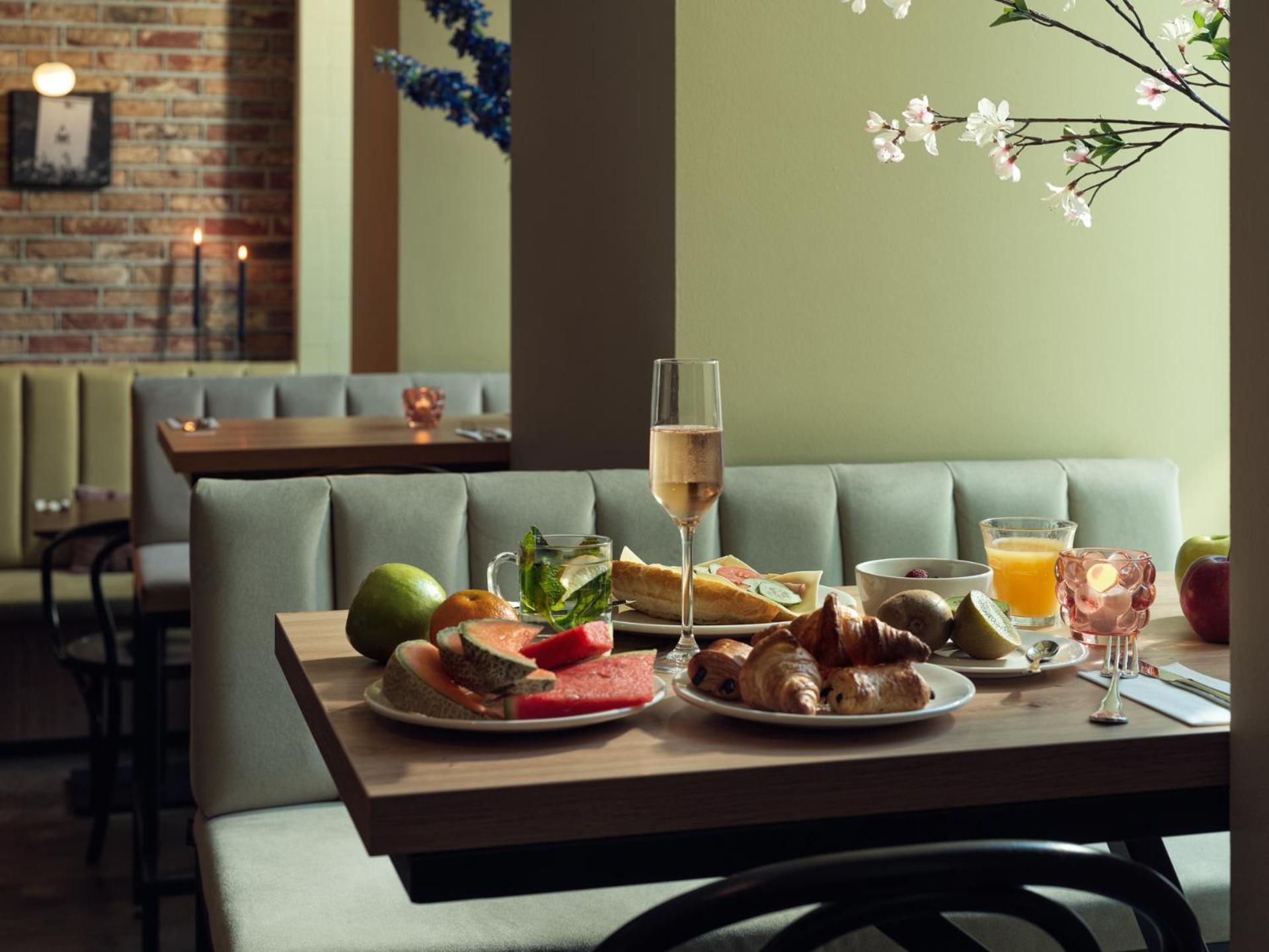 Hotel Townhouse & 4*